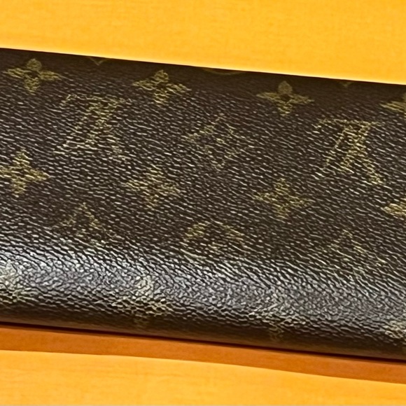 SOLD 🎉🎉Authentic Louis Vuitton Wallet Crossbody - Picture 6 of 8
